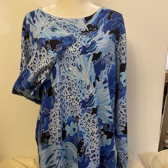 Bedford Fair / 100% Acrylic / Blue Swirls Design / Size 2X/ Drapey - Picture 10 of 10